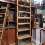 Aanvulling van een hoge eiken Globe Wernicke boekenkast 1