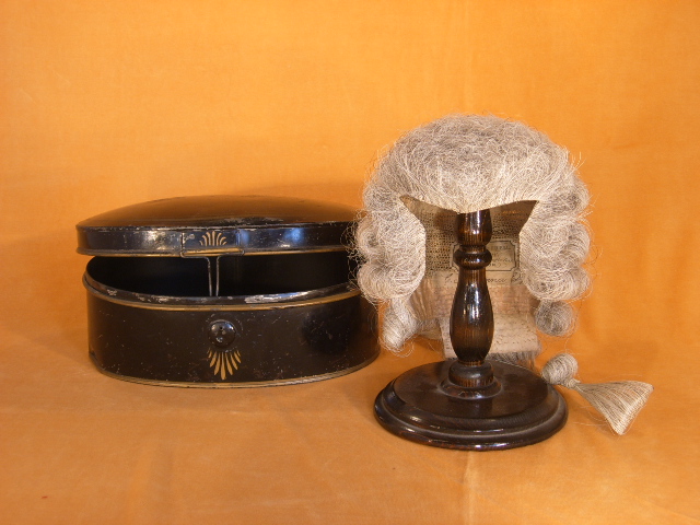 advocaten pruik rechter, VERKOCHT