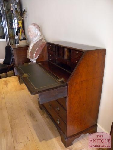 Antiek 18e-eeuws klepbureau 2