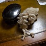 Antiek advocaten pruikje 1