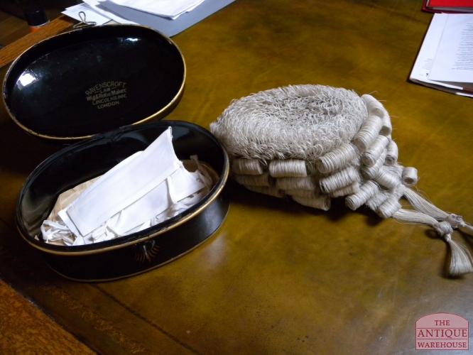 Antiek advocatenpruikje 3