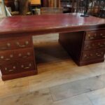 Antiek bureau geschikt voor twee mensen 1