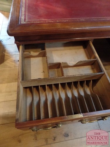 Antiek bureau geschikt voor twee mensen 2