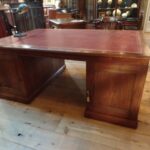 Antiek bureau geschikt voor twee mensen 3