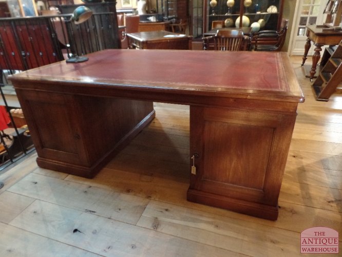 Antiek bureau geschikt voor twee mensen 3