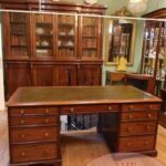 Antiek bureau in eiken of mahoniehout 1