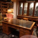 Antiek bureau in eiken of mahoniehout 2