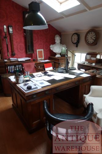 Antiek bureau in eiken of mahoniehout 3