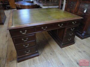 antiek bureau, partners bureau, VERKOCHT