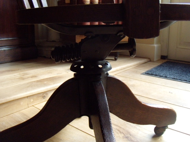 Antieke bureaustoel circa 1920 2