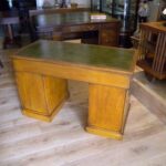 Antiek eiken bureau 1