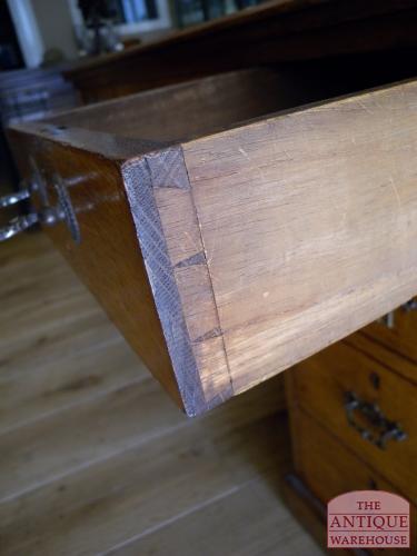 Antiek eiken bureau 2