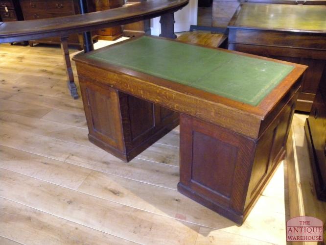 Antiek eiken bureau 2