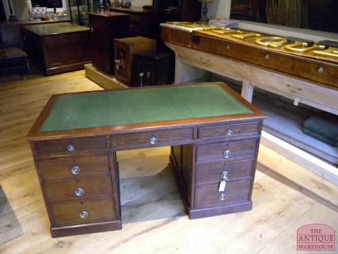 Antiek eiken bureau 3