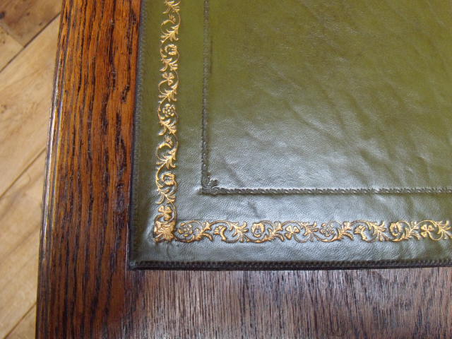 Antiek eiken bureautje 2