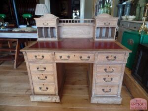 antiek eiken Dickens Desk, Bureau, oak Dickens desk, VERKOCHT