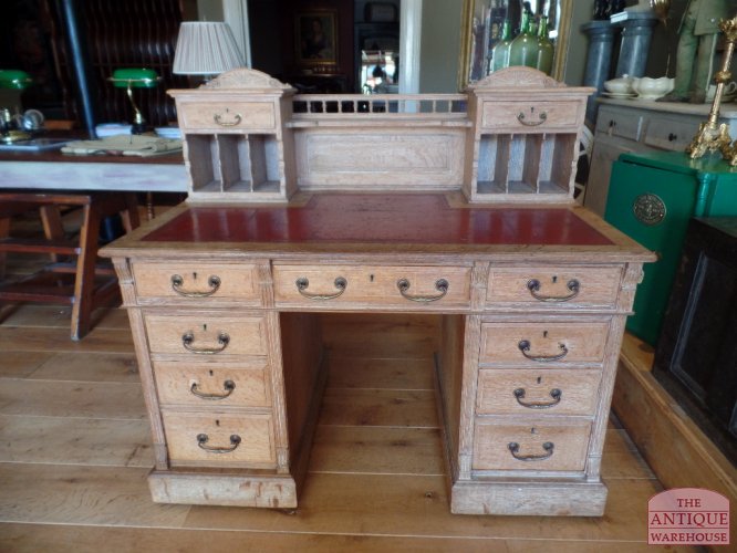 antiek eiken Dickens Desk, Bureau, oak Dickens desk, VERKOCHT
