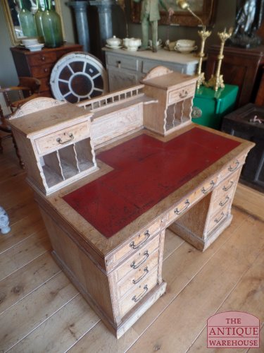 Antiek eiken Dickens bureau 2