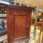 Antiek eiken hoekkastje 1