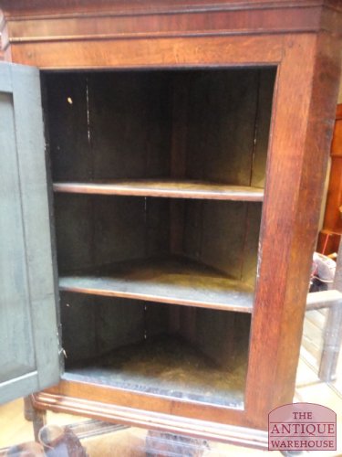 Antiek eiken hoekkastje 2