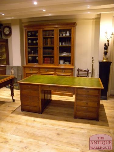 Antiek eiken partnersbureau 3