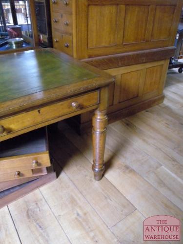 Antiek eiken schrijftafel circa 1900 2