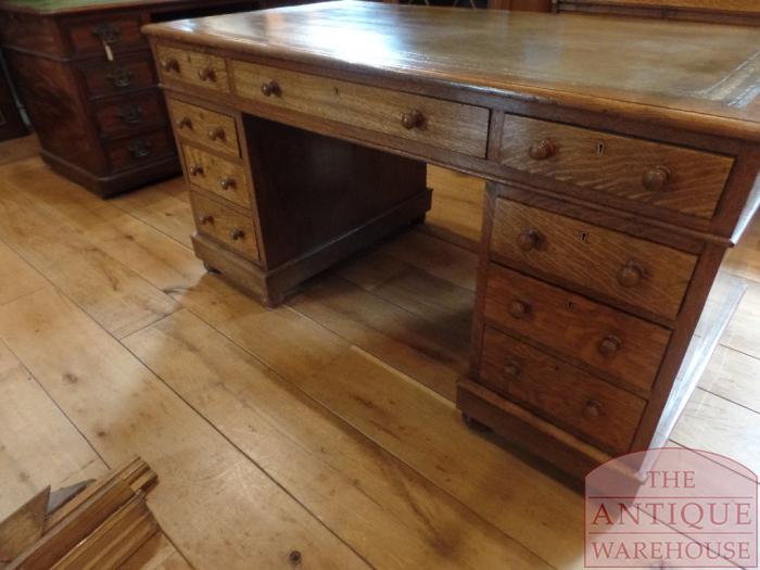 Antiek eikenhouten bureau 3