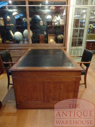 Antiek eikenhouten partnersbureau 2