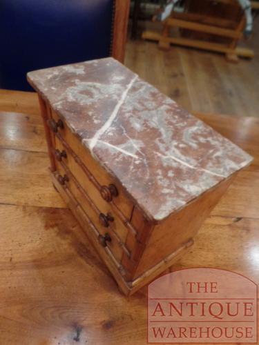 Antiek Frans miniatuur ladekastje 2