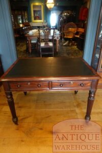 antiek gesigneerd Engels schrijftafeltje van circa 1840, M