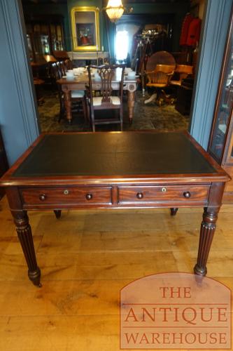 antiek gesigneerd Engels schrijftafeltje van circa 1840, M
