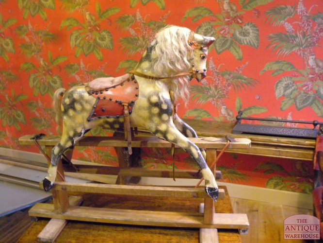 antiek hobbelpaard