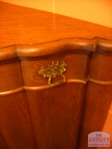 Antiek hoekkast met eiken orgelgebogen 2