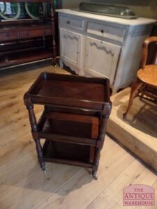 antiek klein bijzet tafeltje, VERKOCHT