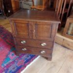 antiek klein Engels eiken kastje 1