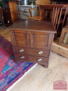 antiek klein Engels eiken kastje, VERKOCHT