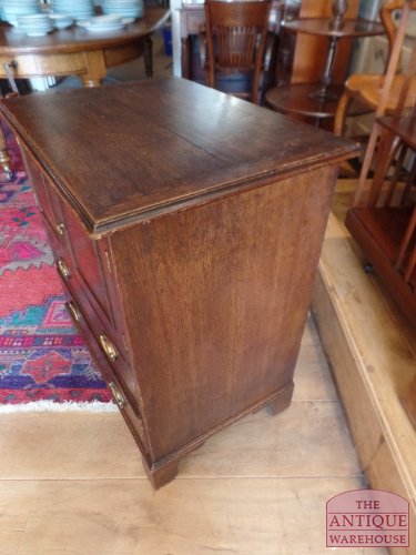 antiek klein Engels eiken kastje 2