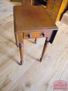 antiek klein pembroke tafeltje, VERKOCHT