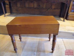 antiek klein tafeltje