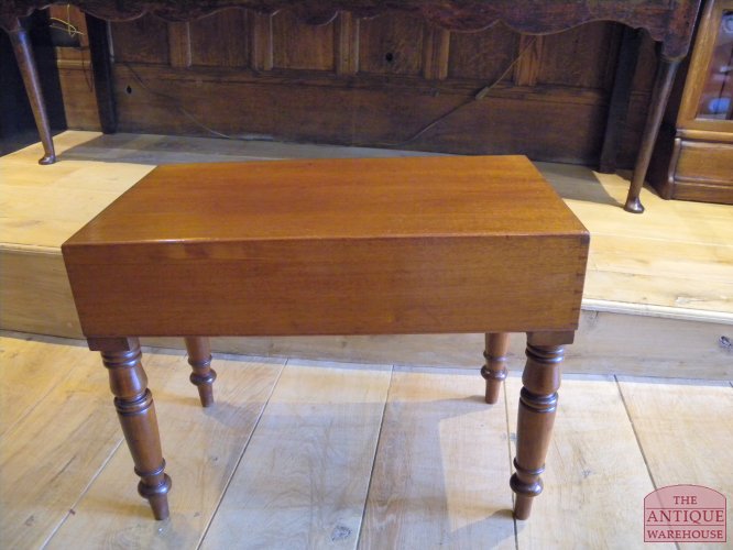 antiek klein tafeltje