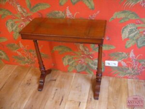 antiek klein tafeltje, VERKOCHT