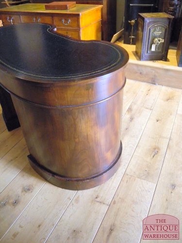Antiek mahonie niervormig bureau 2