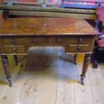 Antiek mahonie schrijftafeltje van Edwards & Roberts, Londen 1