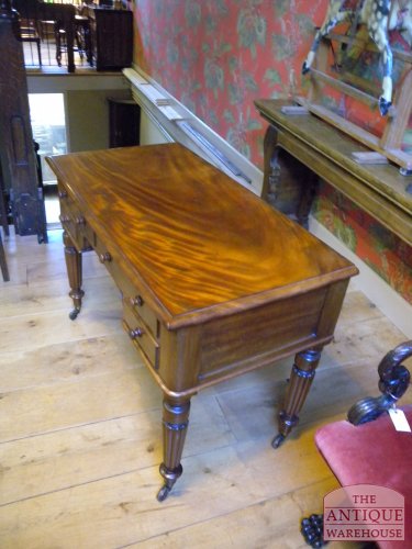 Antiek mahonie schrijftafeltje van Edwards & Roberts, Londen 2