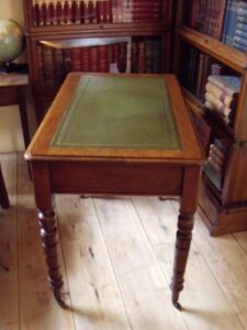 antiek mahonie schrijftafeltje, VERKOCHT