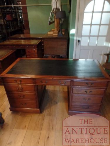 antiek mahoniehouten bureau afkomstig uit UK