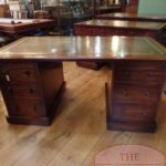 Antiek mahoniehouten bureau gemaakt door meubelmaker W. Priest 1