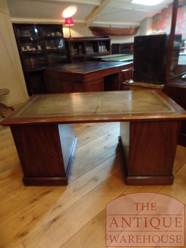 Antiek mahoniehouten bureau gemaakt door meubelmaker W. Priest 2