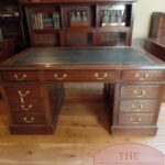 Antiek mahoniehouten bureau met groen leer 1