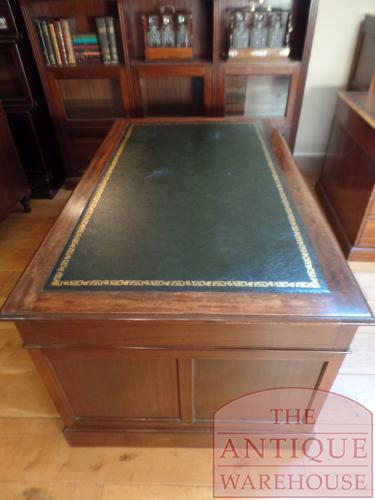 Antiek mahoniehouten bureau met groen leer 2